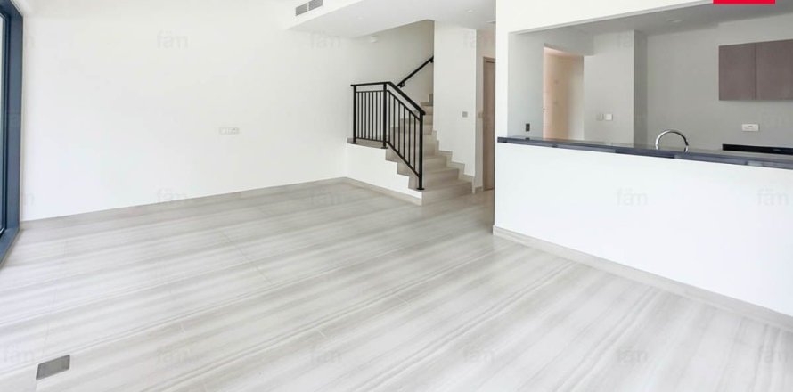 Dubai, संयुक्त अरब अमीरात में विला, 4 बेडरूम, 180 वर्ग मीटर, संख्या 685891