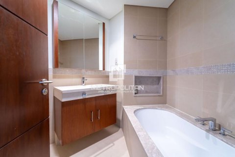 Купить квартиру в Даунтаун Дубай (Даунтаун Бурдж Дубай), Дубай, ОАЭ 2 спальни, 124м2, № 665469 - фото 16