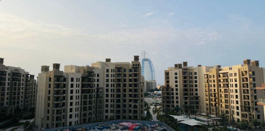 Apartamento em Umm Suqeim, Dubai, EAU 4 quartos, 265 m2 № 698873