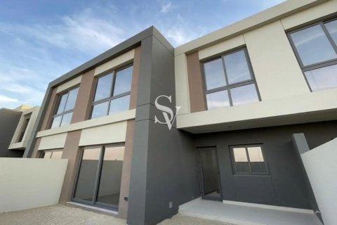 Снять в аренду таунхаус в Dubai South (Dubai World Central), Дубай, ОАЭ 3 спальни, 174м2, № 698736 - фото 2