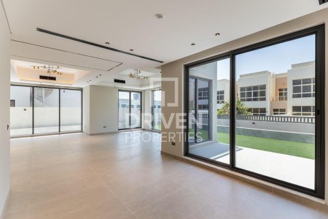 Villa te huur in Al Furjan, Dubai, VAE 5 slaapkamers, 599.97 vr.m., nr 747059 - foto 3