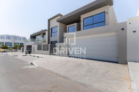Villa te huur in Al Furjan, Dubai, VAE 5 slaapkamers, 599.97 vr.m., nr 747059 - foto 2