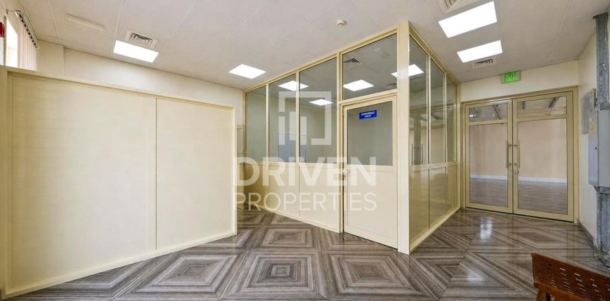 Skladište u gradu Dubai, UAE 2097.56 m2 Br. 747062