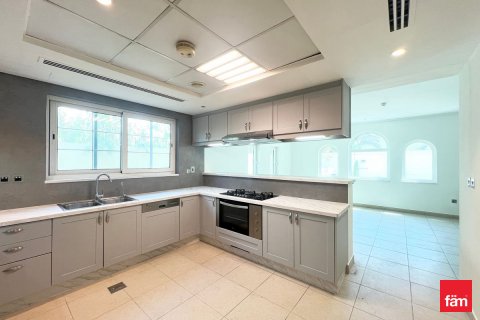 Villa til leje i Dubai, UAE 3 soveværelser, 547.1 kvm № 638465 - foto 16