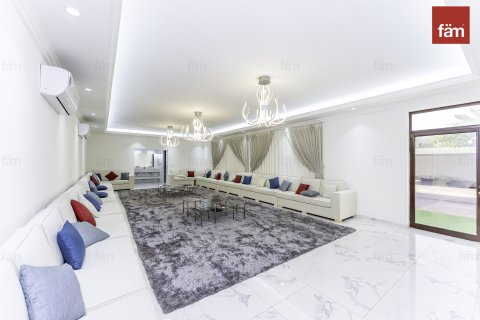 Зняти в оренду віллу в Аль-Барша, Дубай, ОАЕ 6 спалень, 1393.5м2, № 678134 - фото 3