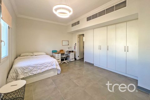 Vila di Meadows, Dubai, UAE 4 bilik tidur, 373.28 meter persegi № 733480 - foto 10