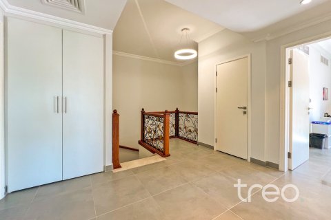 Vila di Meadows, Dubai, UAE 4 bilik tidur, 373.28 meter persegi № 733480 - foto 12