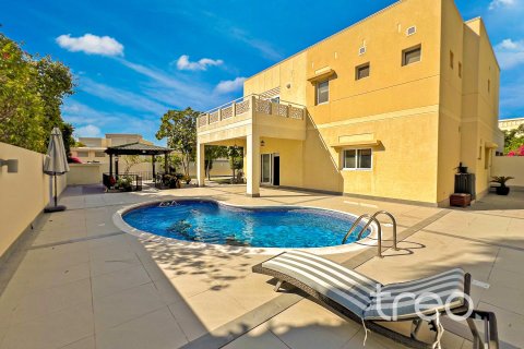 Villa à Meadows, Dubai, EAU: 4 chambres, 373.28 m2 № 733480