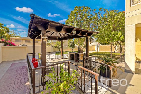 Vila di Meadows, Dubai, UAE 4 bilik tidur, 373.28 meter persegi № 733480 - foto 24