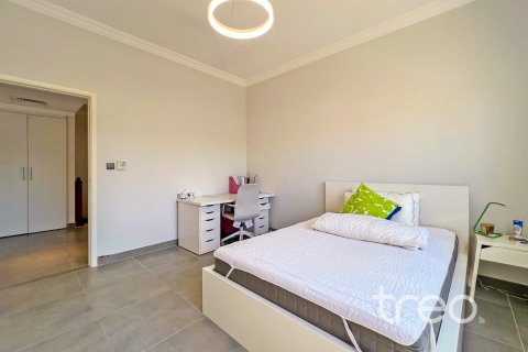 Vila di Meadows, Dubai, UAE 4 bilik tidur, 373.28 meter persegi № 733480 - foto 14