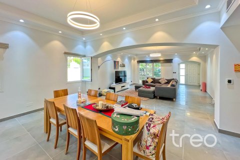 Vila di Meadows, Dubai, UAE 4 bilik tidur, 373.28 meter persegi № 733480 - foto 6