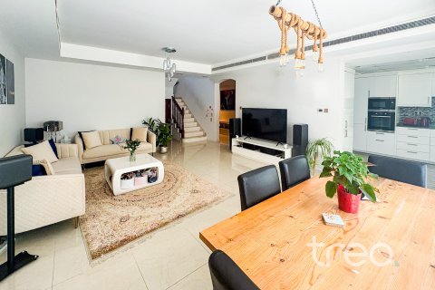 Townhouse de închiriat în Arabian Ranches, Dubai, EAU 3 dormitoare, 258.36 mp.  №755494 - poză 2