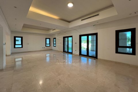 Vilă de vânzare în Al Salam Street, Abu Dhabi, EAU 5 dormitoare, 492 mp. №662928 - poză 2