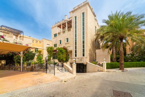 Villa i Al Manhal, Abu Dhabi, UAE 7 soveværelser, 1412 kvm № 696132