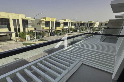 Villa in Dubai, UAE 3 bedrooms, 180 sq.m. № 647445 - photo 11