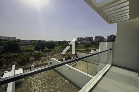 Villa in Dubai, UAE 3 bedrooms, 180 sq.m. № 647445 - photo 1