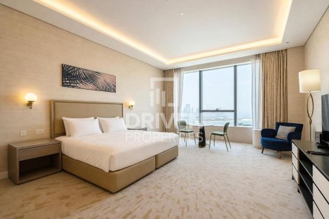 Apartment til salg i Palm Jumeirah, Dubai, UAE 1 værelse, 55.83 kvm № 744592 - foto 2