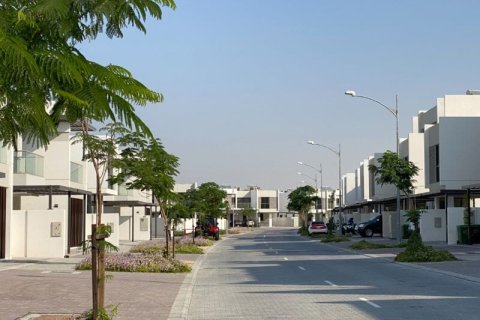 Stadthaus zum Verkauf in DAMAC Hills (Akoya by DAMAC), Dubai, VAE 5 Schlafzimmer, 175 m2 Nr. 707515 - Foto 2