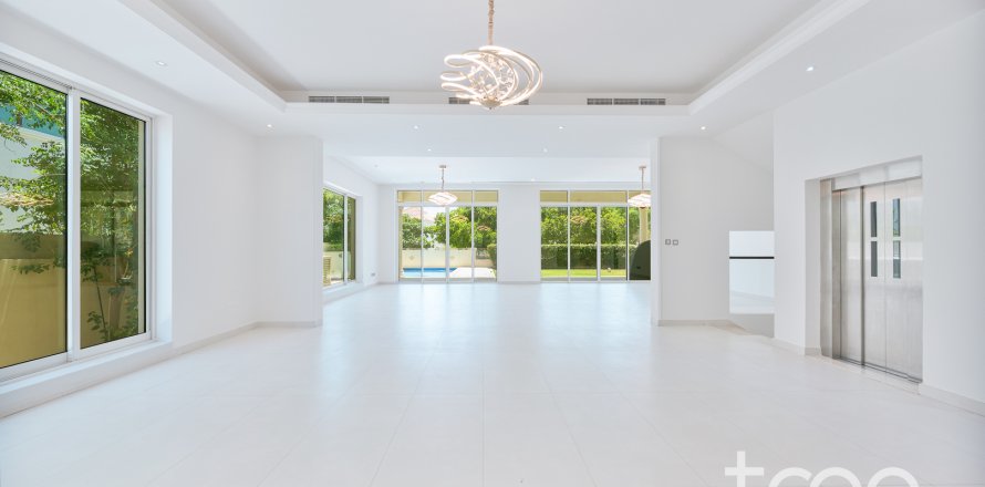 The Villa、Dubai、UAEにあるヴィラ 5ベッドルーム、650.32 m2 No739296