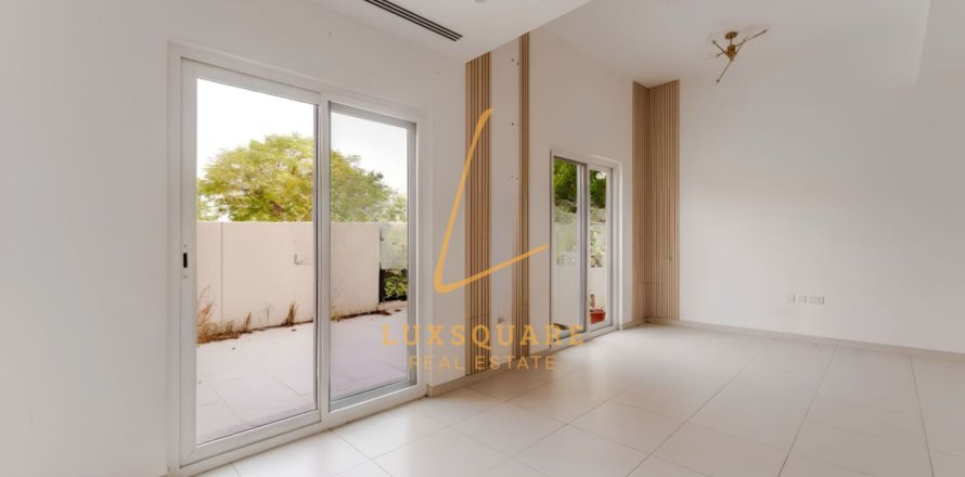 Вилла Dubai Land, Дубай, БАӘ-да 3 жатын бөлмелер, 161 м² № 763386
