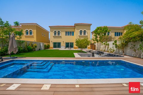 ویلا در Jumeirah Park، Dubai ، امارات متحده عربی 4 خوابه ، 709.5 متر مربع.  شماره 696789