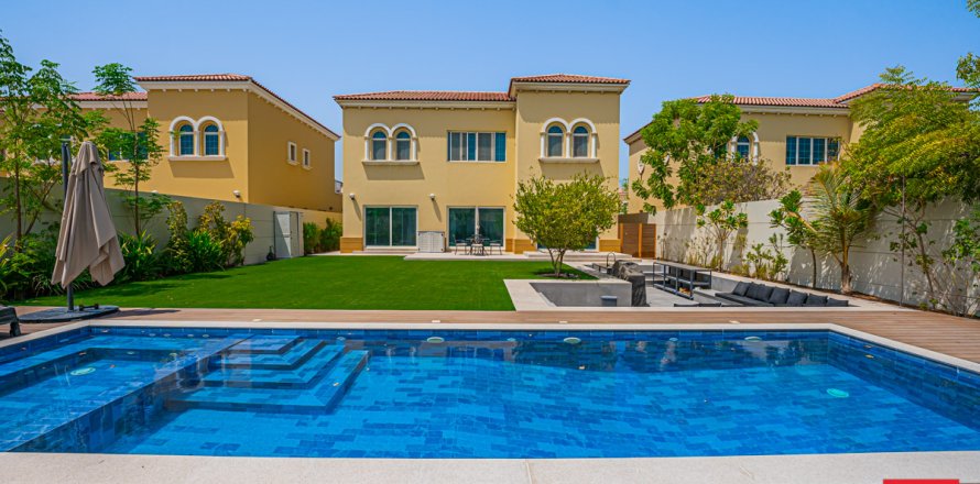 ویلا در Jumeirah Park، Dubai ، امارات متحده عربی 4 خوابه ، 709.5 متر مربع.  شماره 696789