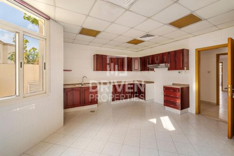 Villa til leie i Jumeirah, Dubai, Emiratene 4 soverom, 1862 kvm Nr. 654800 - Foto 8