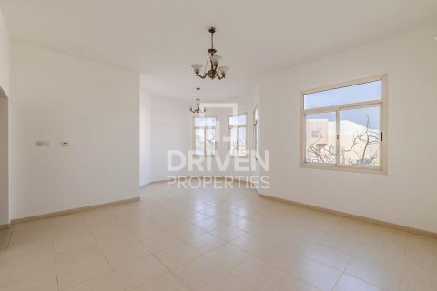 Villa til leie i Jumeirah, Dubai, Emiratene 4 soverom, 1862 kvm Nr. 654800 - Foto 12