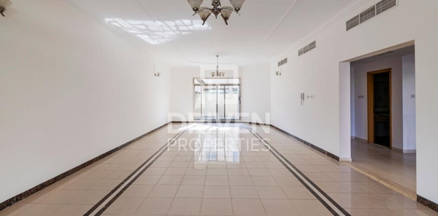 Villa i Jumeirah, Dubai, Emiratene 4 soverom, 1862 kvm nr. 654800