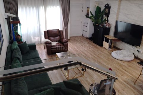 Villa in Jumeirah Village Circle, Dubai, UAE 3 bedrooms, 137 sq.m. № 712228 - photo 1