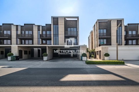 Villa para arrendamento em Jumeirah, Dubai, EAU 5 quartos, 585 m2 № 664197 - foto 1