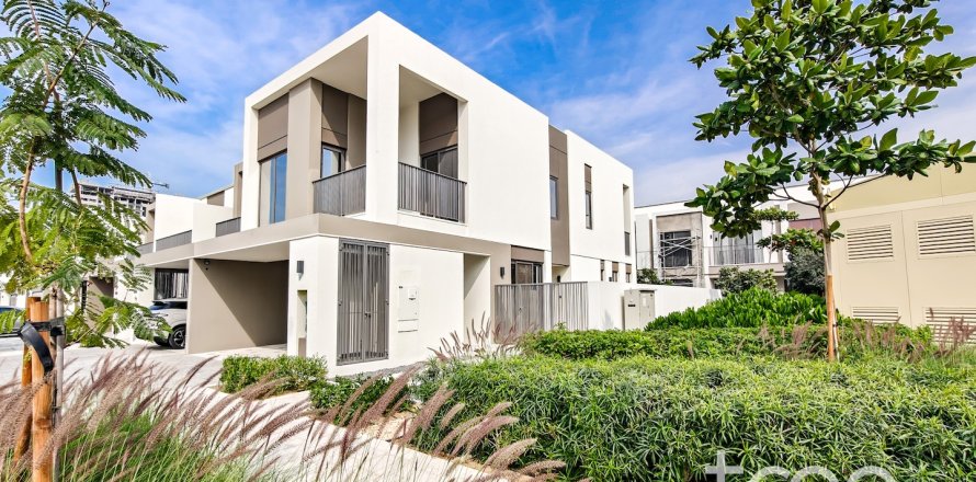 Tilal Al Ghaf、Dubai、UAEにあるタウンハウス 4ベッドルーム、229.93 m2 No733570