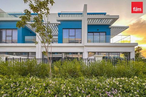 Villa itt: Dubai, EAE, 5 hálószoba, 144 m², azonosító: 702612