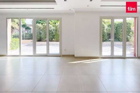 Vila u Al Barsha, Dubai, UAE 4 spavaćih soba, 376.2 m2 Br. 699900 - fotografija 2