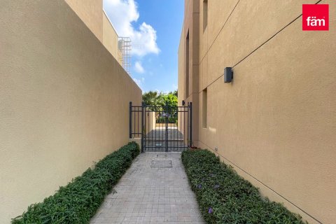 Al Barsha, Dubai, संयुक्त अरब अमीरात में विला, 4 बेडरूम, 376.2 वर्ग मीटर, संख्या 699900 - फ़ोटो 24