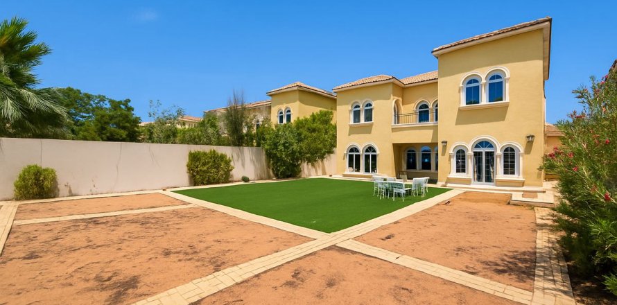 Vila v Dubai, SAE 3 spálne, 680 m2 č. 638326
