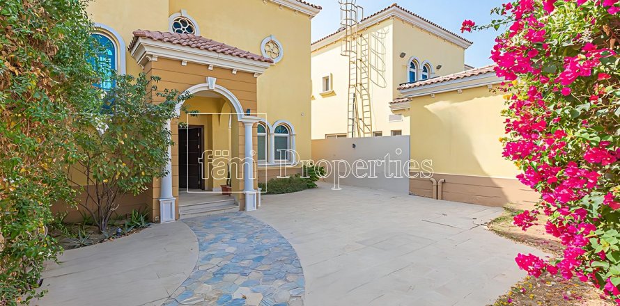 Villa asukohaga Dubai, AÜE: 3 magamistoaga, 680 m² Nr 638326