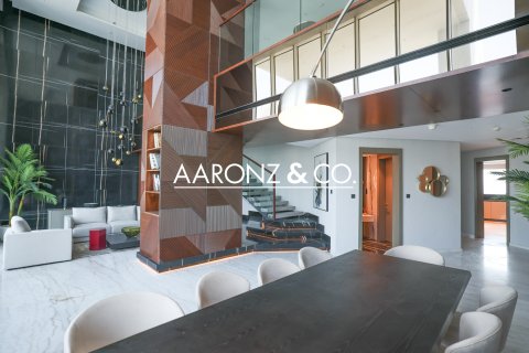 Снять в аренду пентхаус в Бизнес-Бэй, Дубай, ОАЭ 4 спальни, 731.8м2, № 670691 - фото 3
