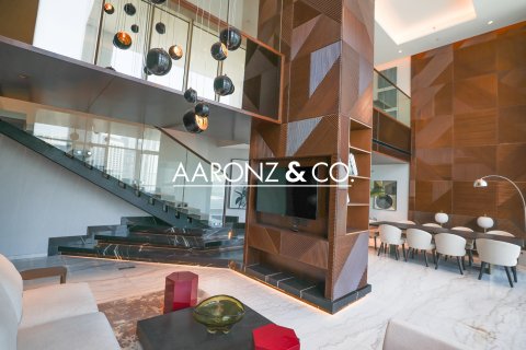 Снять в аренду пентхаус в Бизнес-Бэй, Дубай, ОАЭ 4 спальни, 731.8м2, № 670691 - фото 2