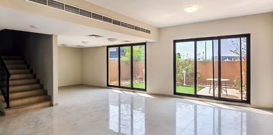 Casa urbana em Muwaileh Commercial, Sharjah, EAU 4 quartos, 302.96 m2 № 759807