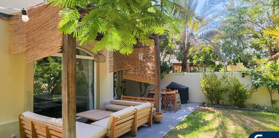 Huvila The Springs, Dubai, Arabiemiraatit 3 makuuhuonetta, 167 m2 № 698074