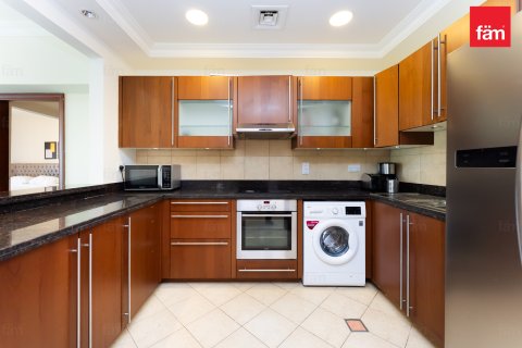Apartment in Palm Jumeirah, Dubai, UAE 2 bedrooms, 166.7 sq.m. № 718044 - photo 4