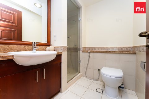 Apartment in Palm Jumeirah, Dubai, UAE 2 bedrooms, 166.7 sq.m. № 718044 - photo 12