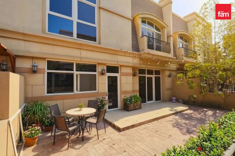 ویلا در Mirdif، Dubai ، امارات متحده عربی 3 خوابه ، 220.8 متر مربع.  شماره 718034