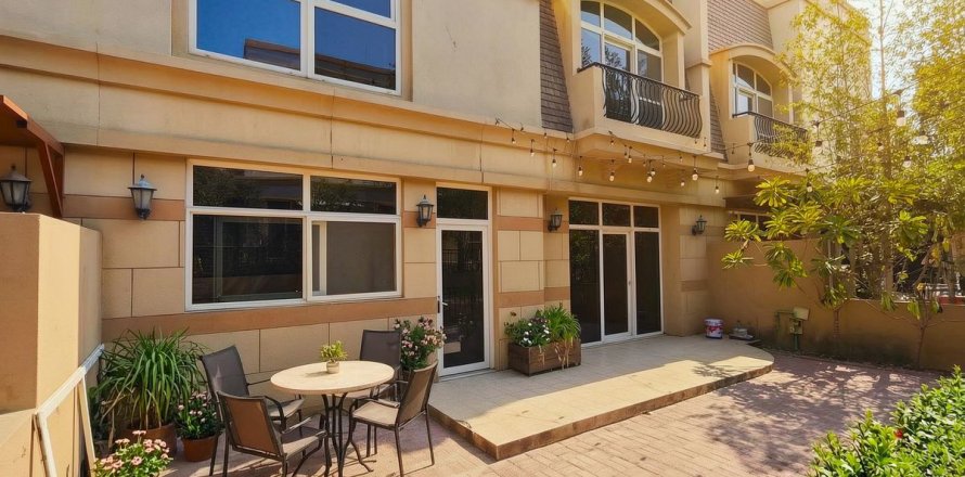 Villa i Mirdif, Dubai, Emiratene 3 soverom, 220.8 kvm nr. 718034