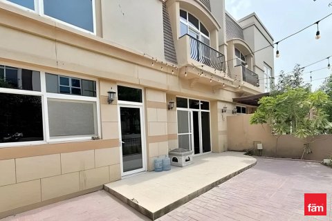 Vila di Mirdif, Dubai, UEA 3 kamar tidur, 220.8 m2 nomor 718034 - foto 2