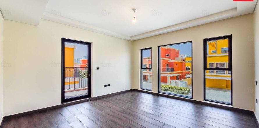 Townhouse in Dubai, UAE 5 bedrooms, 219.6 sq.m. № 732839