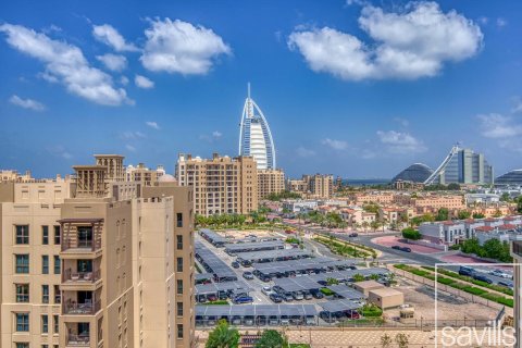 Appartamento a Umm Suqeim, Dubai, EAU 4 camere da letto, 221.85 mq. № 747862