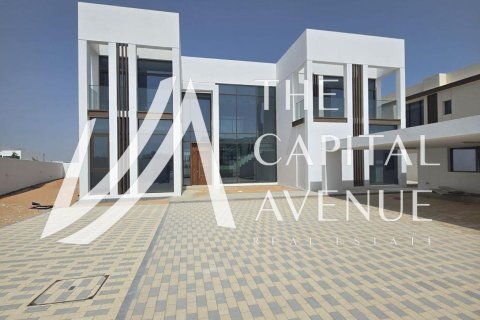 Villa zum Verkauf in Abu Dhabi, VAE 5 Schlafzimmer, 1437 m2 Nr. 652877 - Foto 2