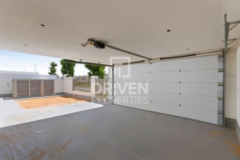 Villa en venta en Jumeirah Park, Dubai, EAU 5 dormitorios, 561.04 m2 № 767151 - foto 4
